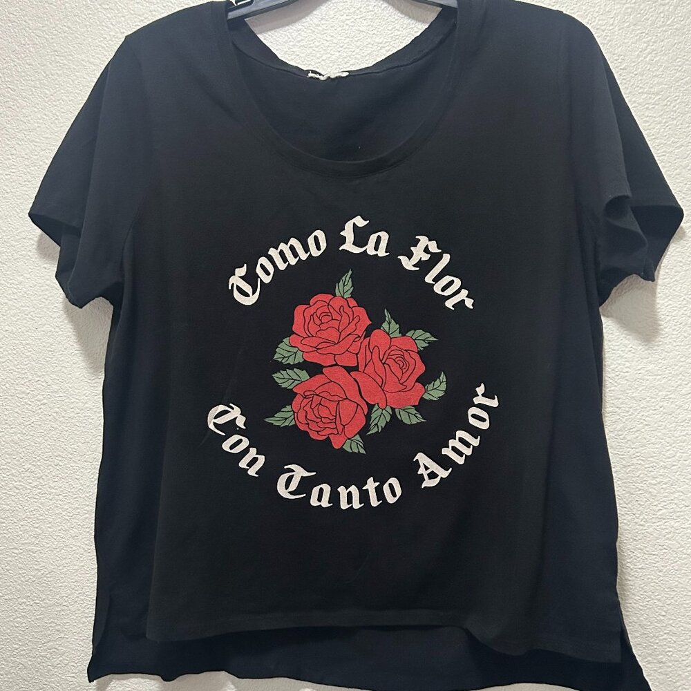 Desiree black t-shirt, translates to "like the flower, with so much love" 2x